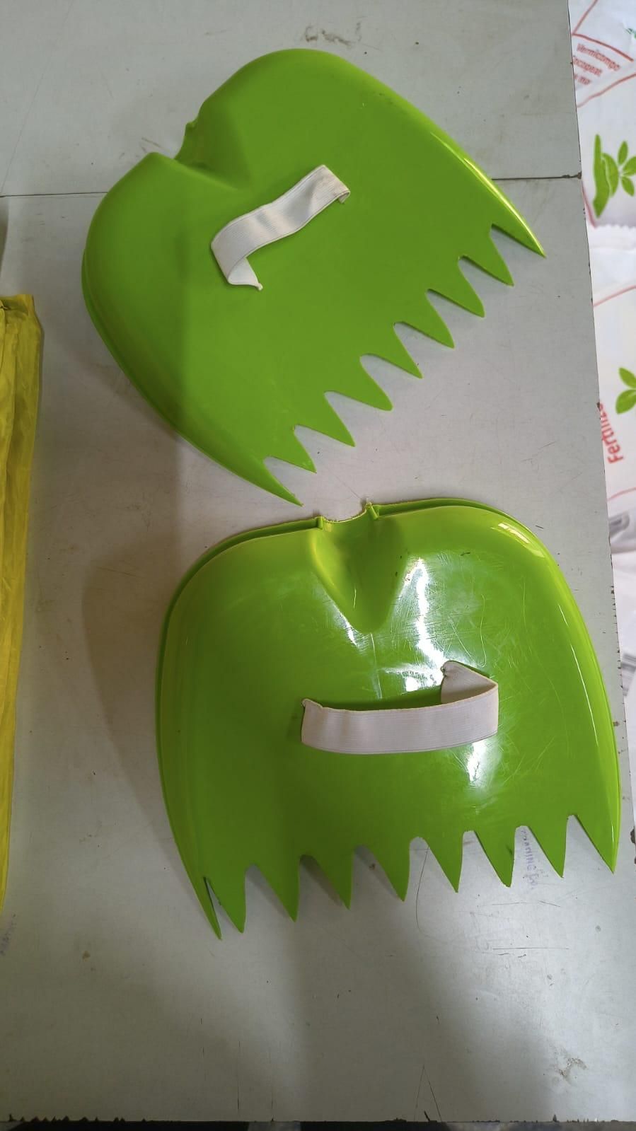 Leaf Scoops Hand Rakes – Pack of 2